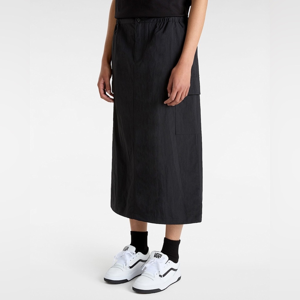 NWT Vans Riley Parachute Black Cargo Skirt women’s M